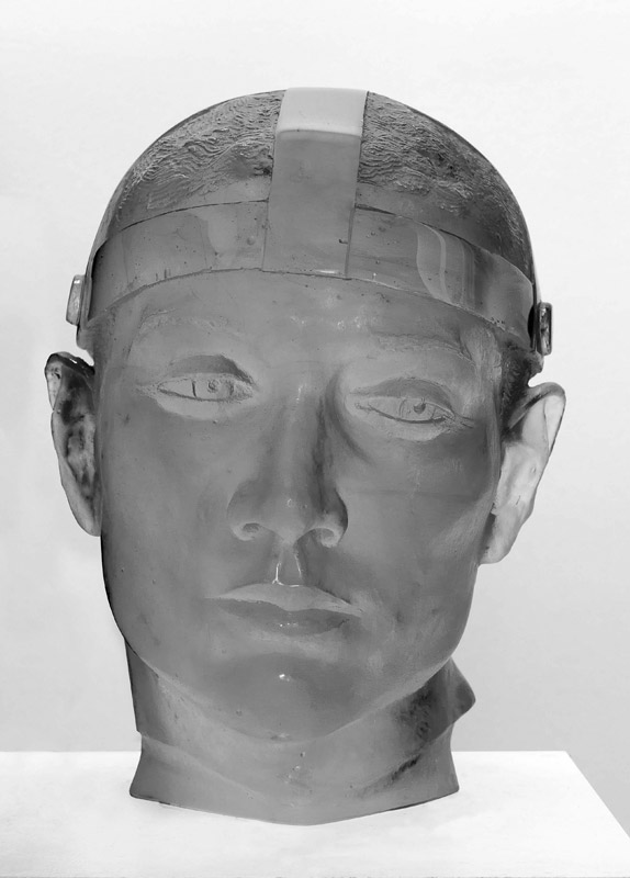 Tête d'homme au casque, Sculpture de Mauro Corda réf. 050407. épreuve 1/1. 03/2005 dimensions 30x30x42 cm